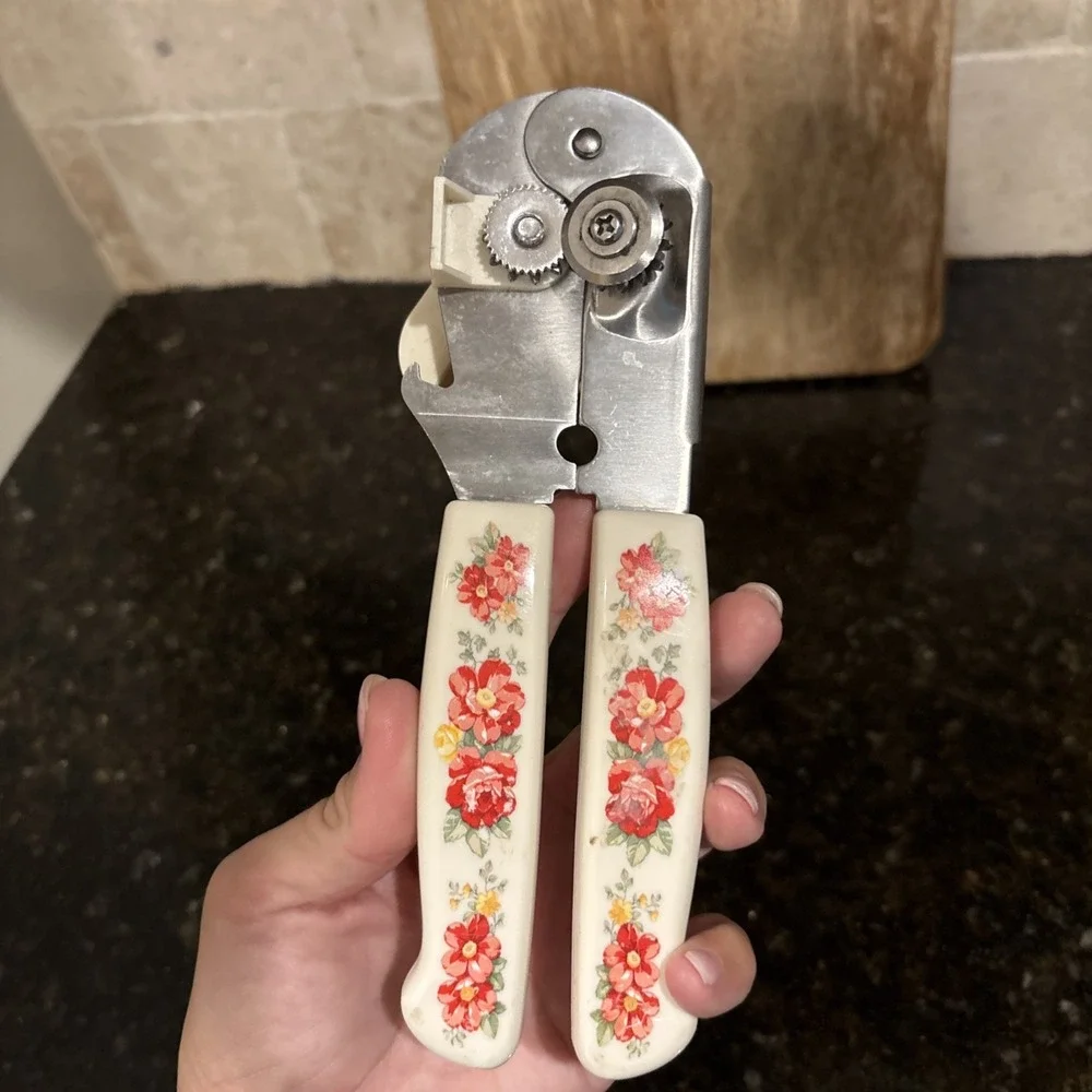 Pioneer Woman Manual Can Opener Cottagecore Floral Stainless Steel White MINT
